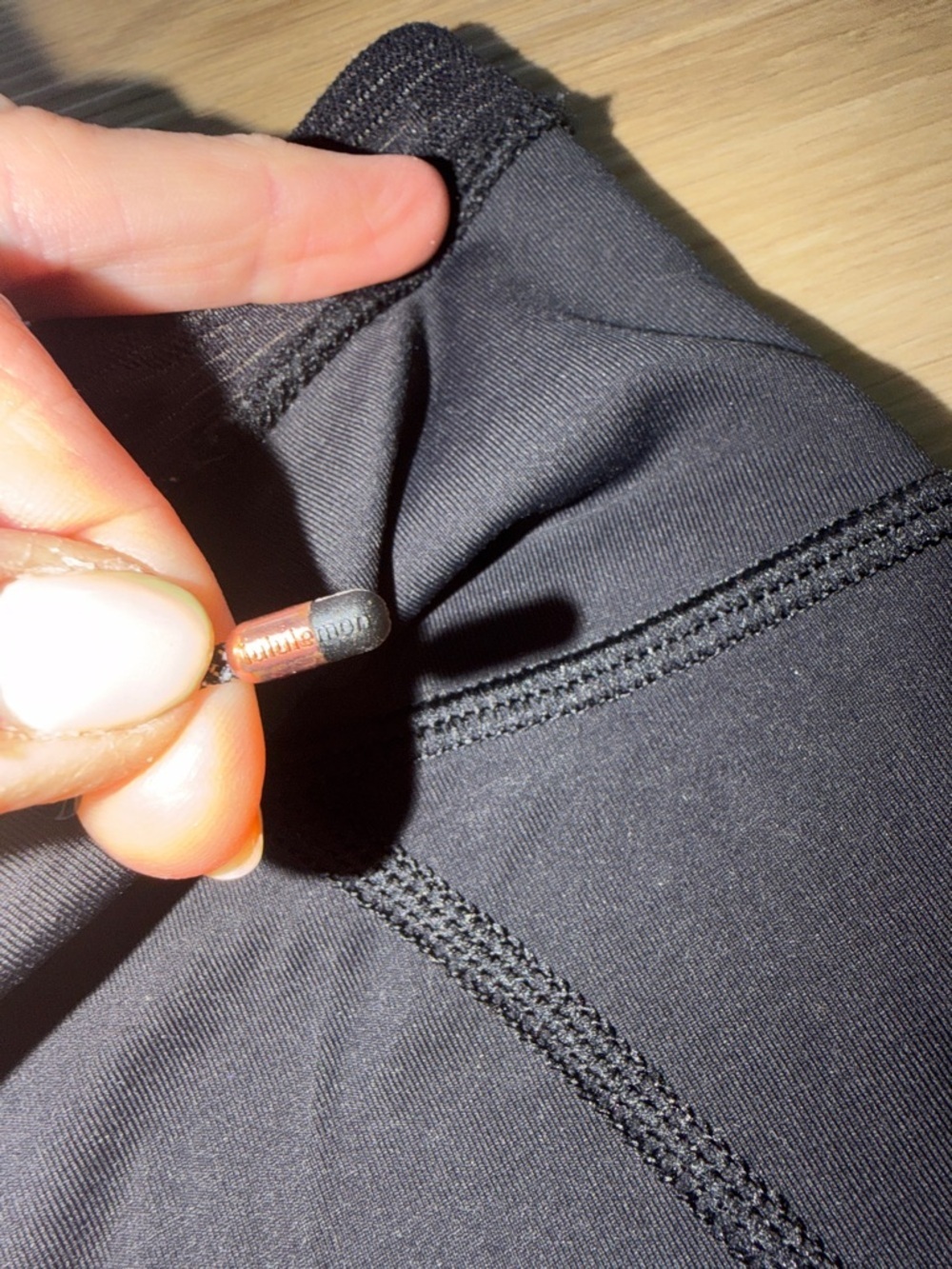Lululemon Black Athletic Cropped Leggings with Camo accent on back size 2 19” - Picture 5 of 7